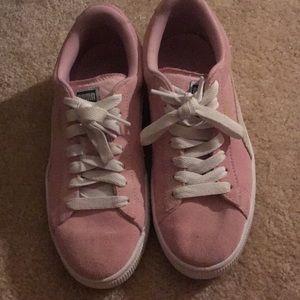 light pink suede pumas!!